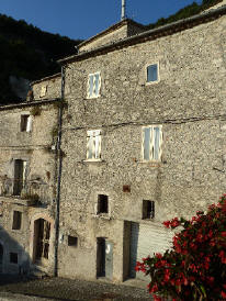 Abitazioni al centro storico di Pesche