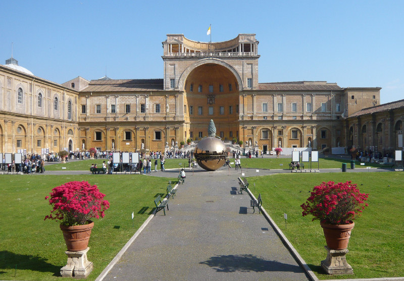 Cortile della Pigna