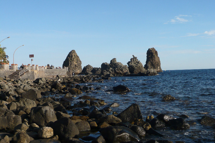 Aci_Trezza faraglioni