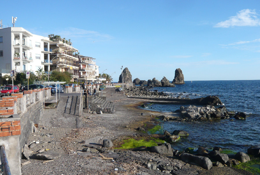 Aci_Trezza