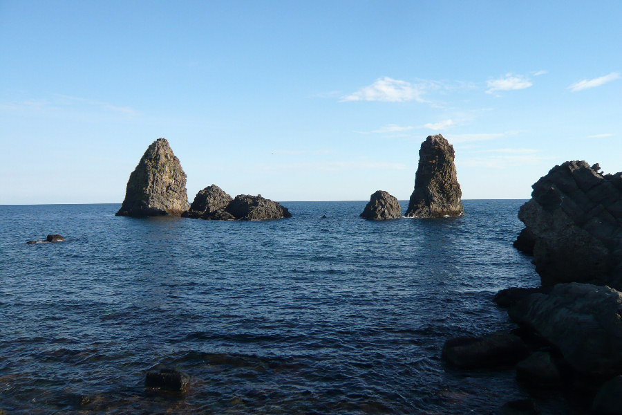 Faraglioni_di_AciTrezza
