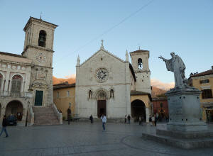 Norcia Piazza San_Benedetto