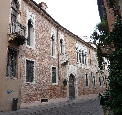 Contrà Porti