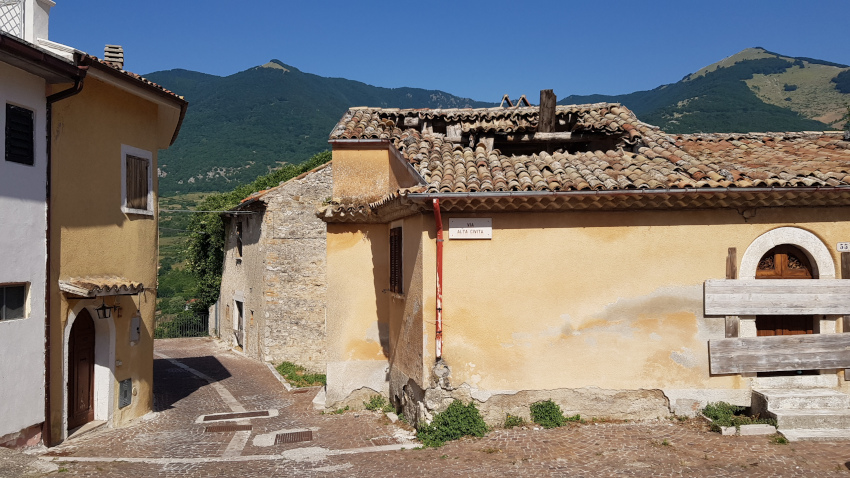 Castel di Sangro Via Alta Civita