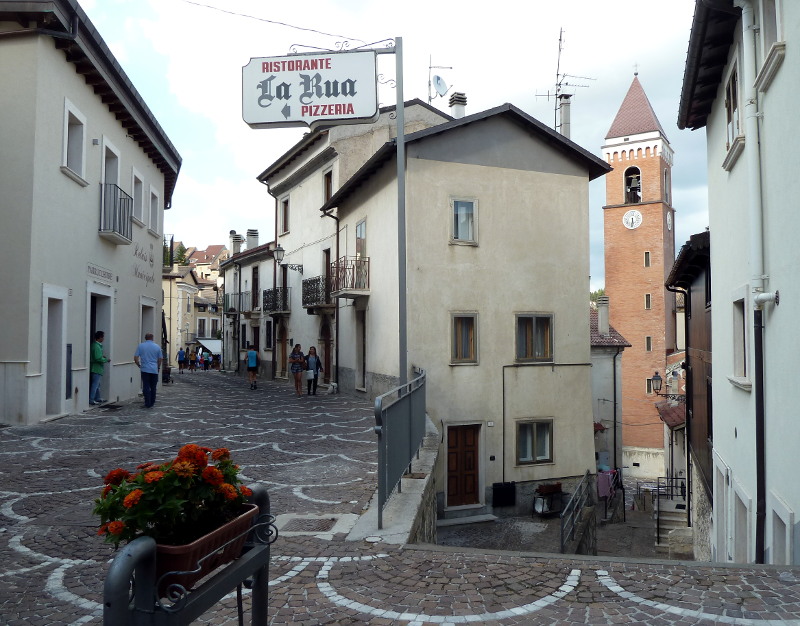 Rivisondoli centro storico via Roma