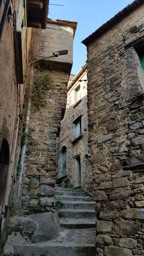 Centro storico di Aquara salita al castello