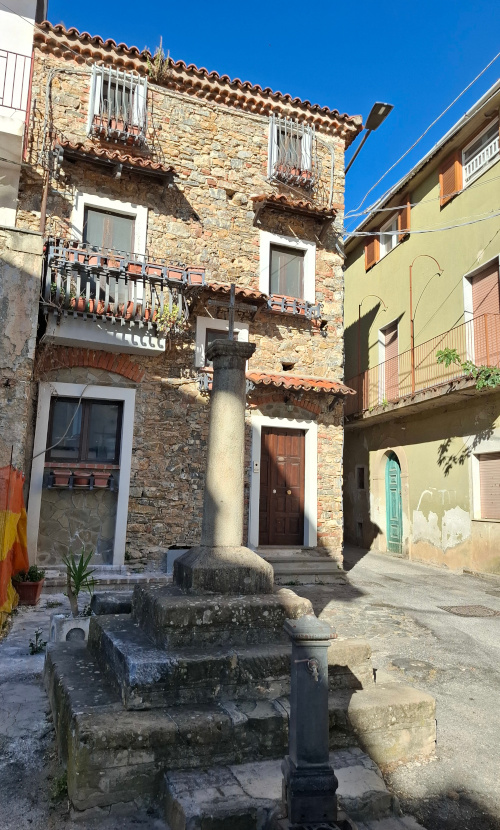 Ascea paese Piazza Francesco  Bruno
