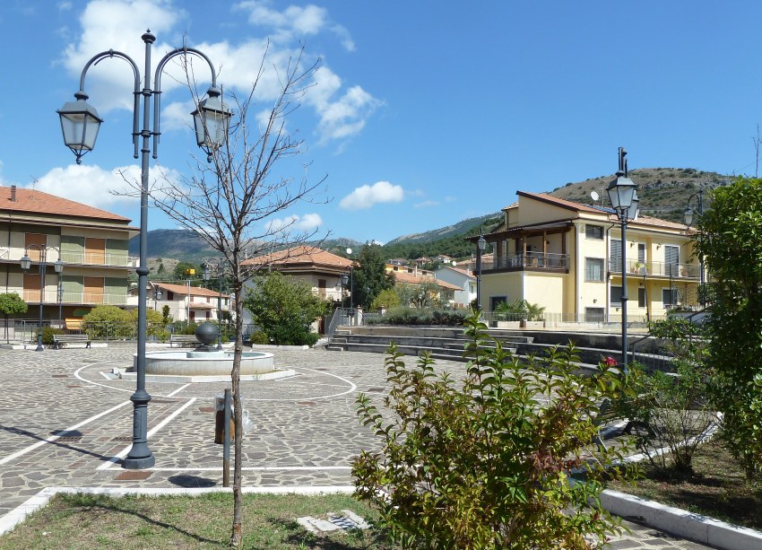 Atena_Lucana Piazza Caduti_per_la_pace