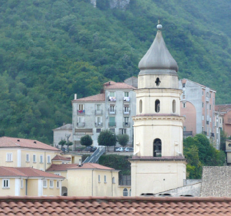 Largo Sant'Agostino e campanile della Cattedrale di Campagna