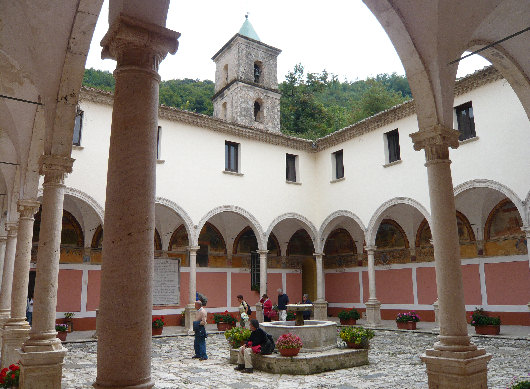 Chiostro del Santuario della Madonna di Avigliano