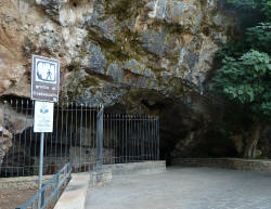Ingresso alle Grotte di Castelcivita