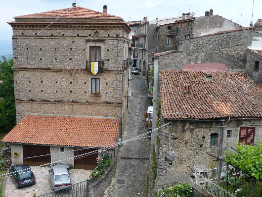 Un vicoletto del centro storico di San Giovanni a Piro