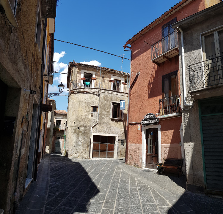 Teggiano vicoletti del centro storico
