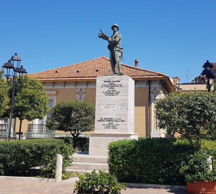 Villa_Silentina monumento ai caduti