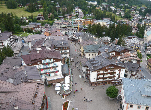 Corso_Italia di Cortina d'Ampezzo visto dall'alto