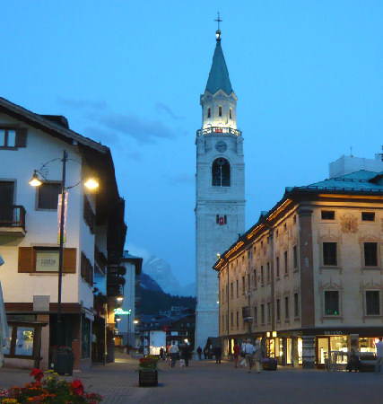 Cortina_d'Ampezzo all'imbrunire
