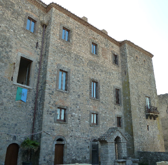 Cortile interno del castello di Melfi