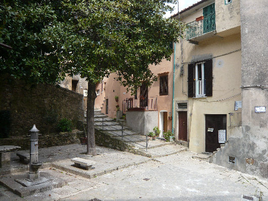 Marciana: Piazza del Cantone