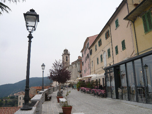 Marciana: Piazza di For di Porta