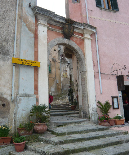 Marciana: Porta medioevale di Lorena