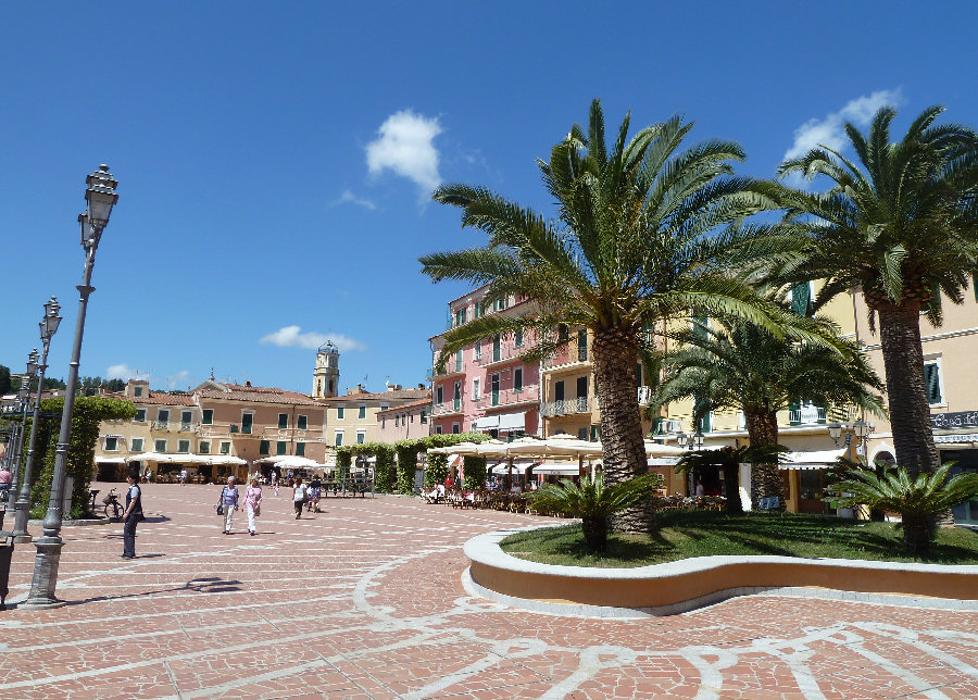 Piazza di Porto_Azzurro