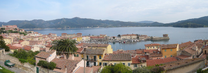 Veduta di Portoferraio vista dalle fortezze medicee