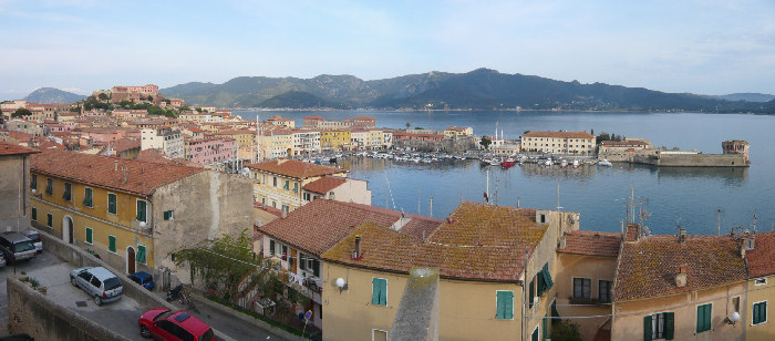 Veduta della Darsena di Portoferraio