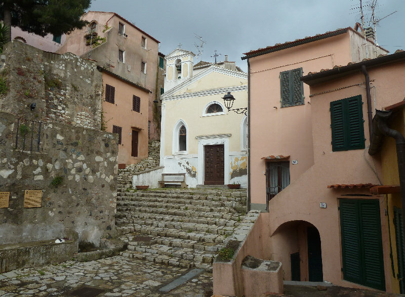 Chiesetta nel centro storico di Rio_nell'Elba