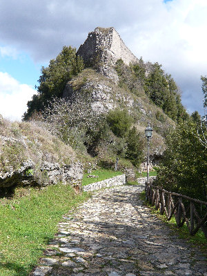 Accesso a Laino Castello