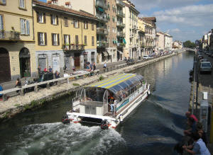Battello_turistico sui Navigli di Milnao