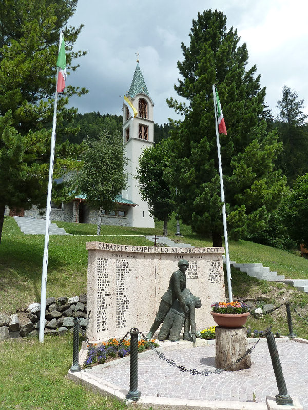 Monumento ai caduti Canazei
