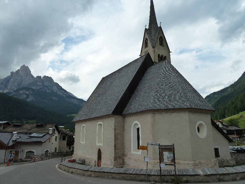Piazza de Sen_Nicolò Meida Pozza_di_Fassa