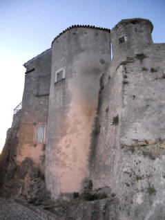 Castello di Pettoranello_del_Molise