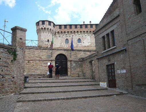 Ingresso alla fortificazione della Rocca di Gradara