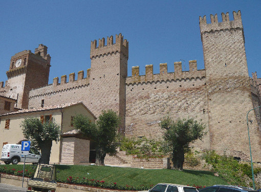 Mura esterne della fortificazione di Gradara