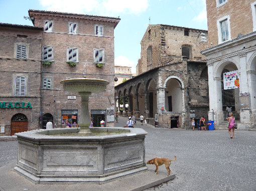Fontana in Piazza della Repubblica