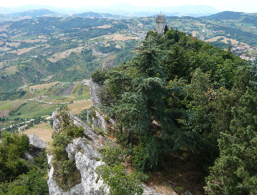 Sperone roccioso di San Marino e Torre Montale