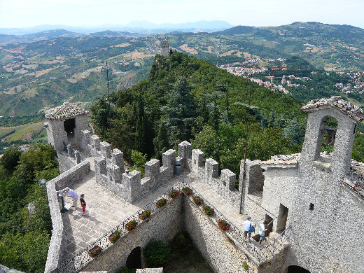 Dentro le fortificazioni della seconda Torre di San Marino