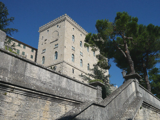 Palazzo Pubblico visto da via Eugippo