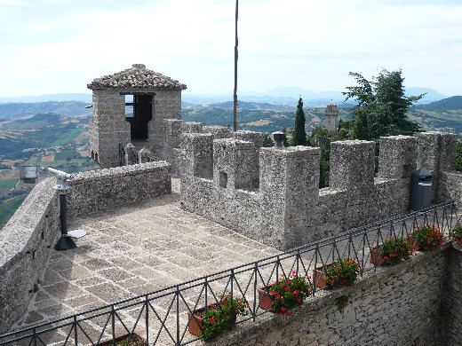 Dentro le fortificazioni della seconda Torre di San Marino