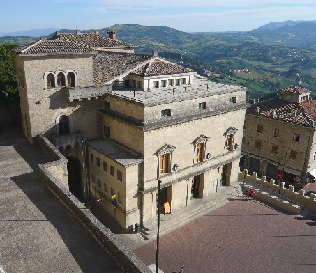 Teatro Titano e Piazza Sant'Agata di San Marino