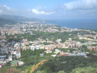 Veduta di Meta (con Sorrento in lontananza)