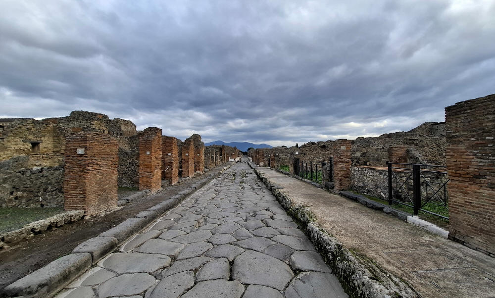 Pompei via dell'abbosndanza