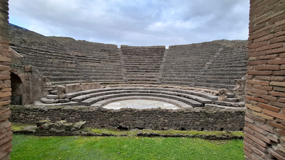 Scavi di Pompei foto Teatro piccolo