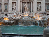 Fontana di Trevi di sera