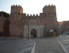 Porta San Paolo e mure aureliane.