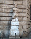 Statua del Pasquino (un tempo, ma ancora oggi, si affiggevano le lamentele popolo)
