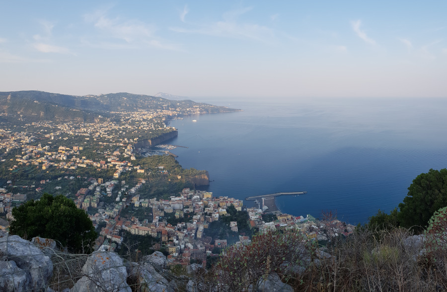 Veduta di Meta e della penisola sorrentina dal Casino borbonico