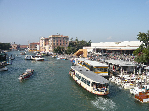 Venezia: Stazione ferroviaria di Santa Lucia e Canal Grande